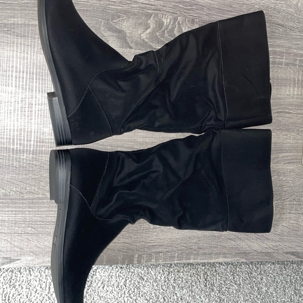 Black suede regular calf knee boots, only worn once